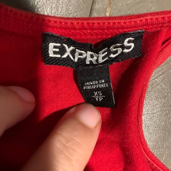 Express Red Top - Picture 3 of 3